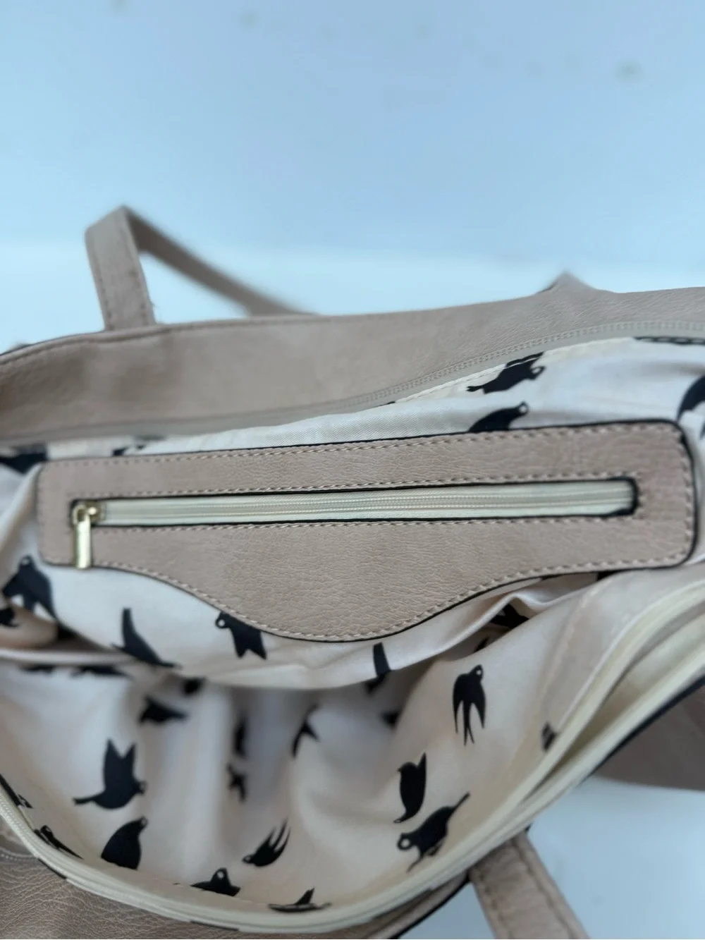 NWT Handbag Republic Studded Bow Tote Bag Beige Vegan Leather Bird Print Lining